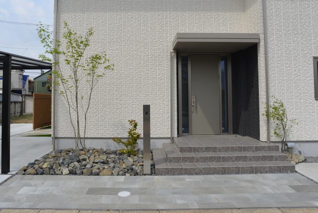 春日井市 ミサワホーム モダンなステンレス門柱 外構エクステリアで受賞多数 小牧春日井 江南一宮の堀央創建サンパティオ 春日井市 ミサワホーム モダンなステンレス門柱 外構エクステリアで受賞多数 小牧春日井 江南一宮の堀央創建サンパティオ